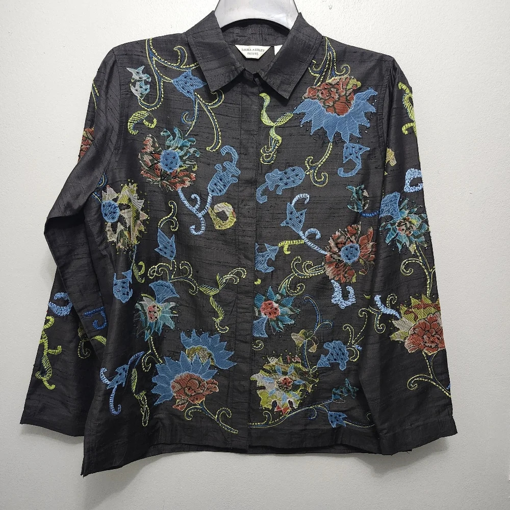Laura Ashley women's vintage button-up shirt blouse size PS black floral…